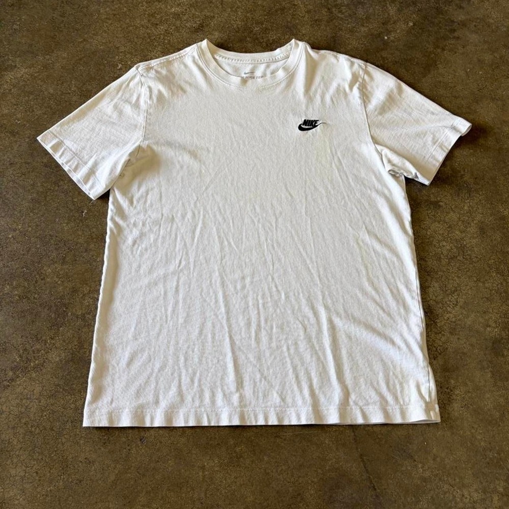 2000s nike white‎ tee